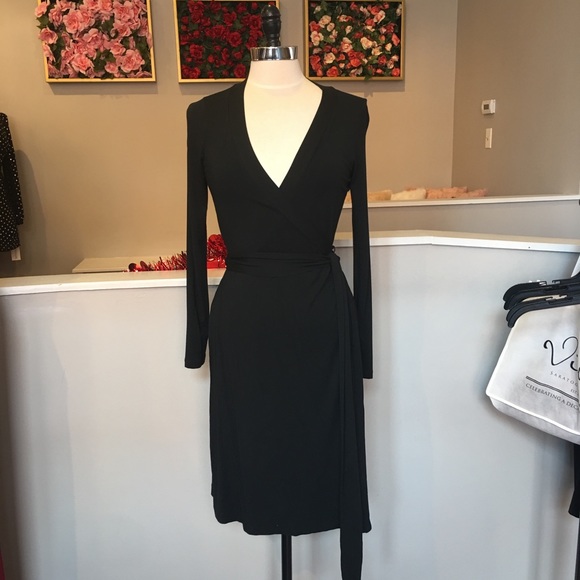 Banana Republic Dresses & Skirts - ✨LIKE NEW✨ Banana Republic Black Wrap Dress